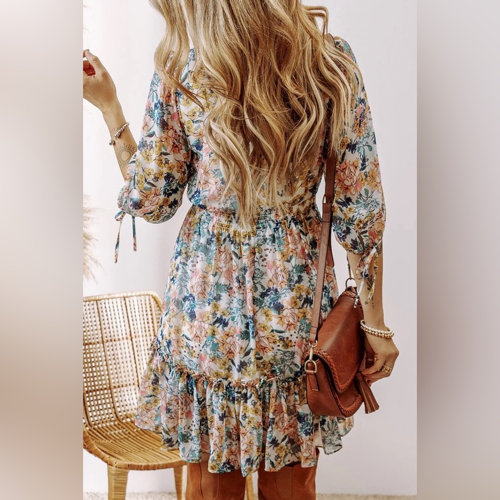 NWOT - Floral V-Neck 3/4 Sleeve Dress - Small - Picture 4 of 15